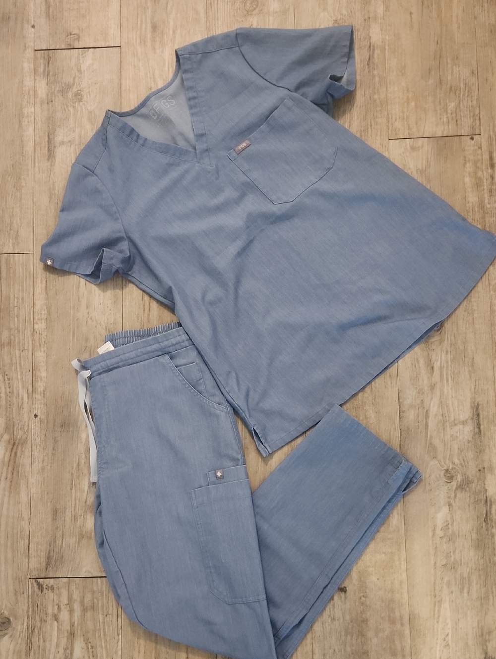 Figs Women's Light Blue Scrub Pants & Top Set